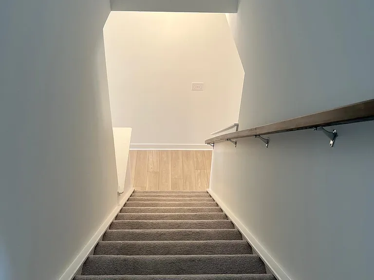 15226 Farrington Way — Photo 8