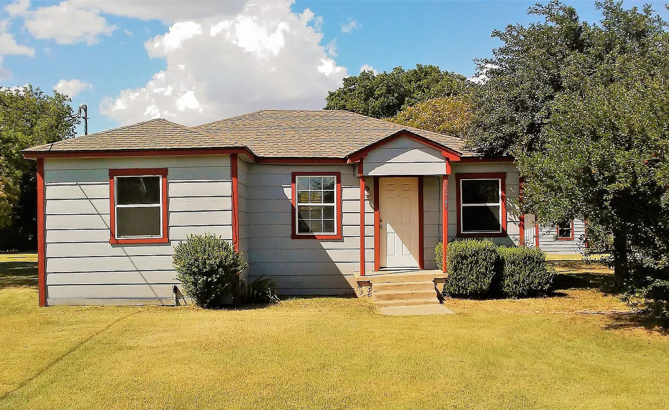 15665 S. Hwy 36 (Red/Gray House) - 1 — Photo 1