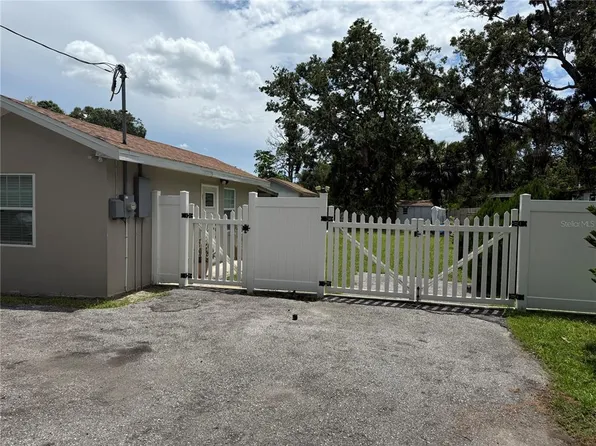 8710 Mayflower Rd, Tampa, FL 33615