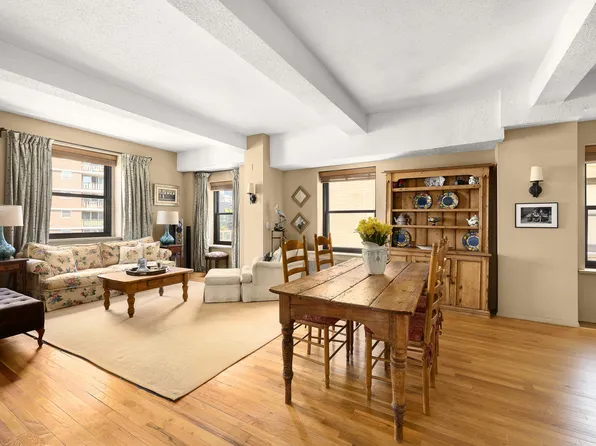 315 West 23rd Street image 1 of 8