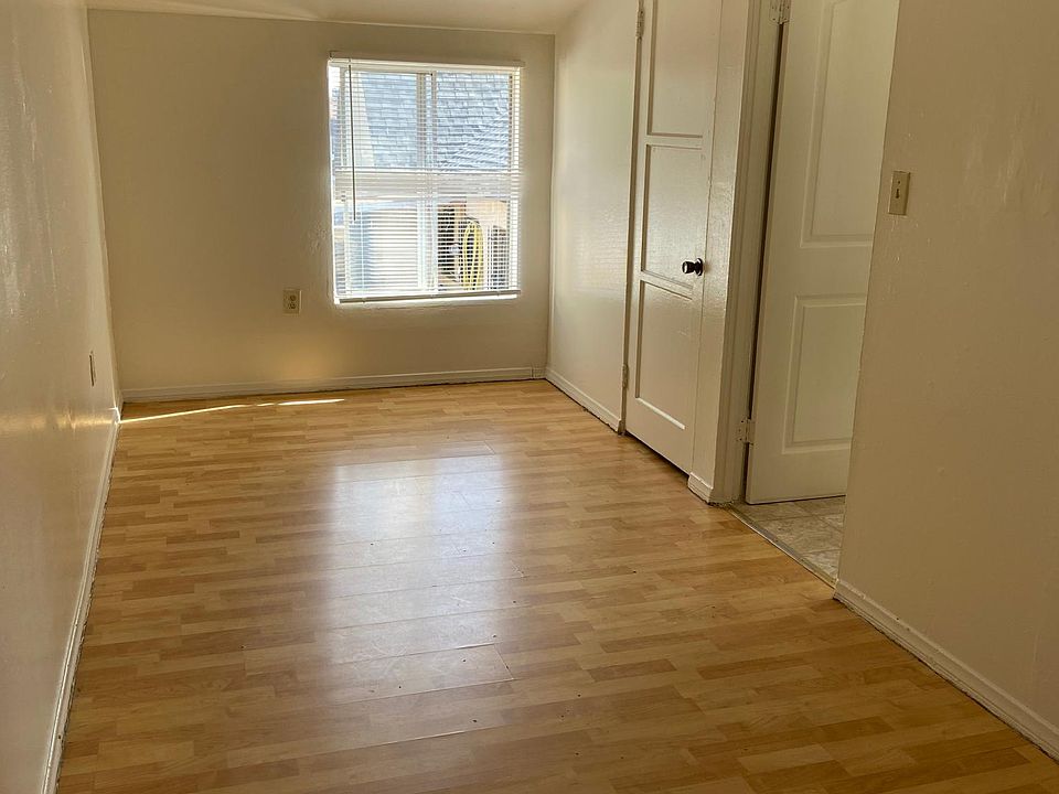 1st image of 105 E 21st St