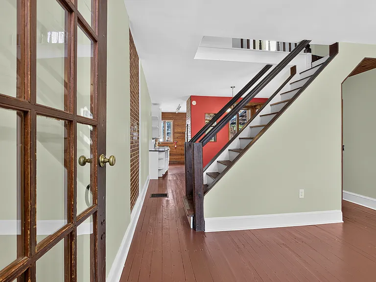 4051 Ludlow St — Photo 4