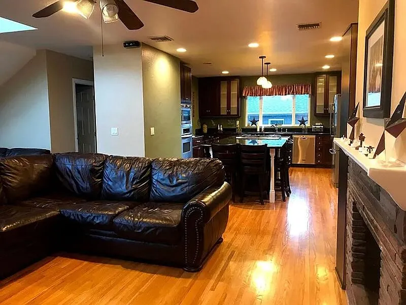 4 bed, 3.0 bath, $6,250 — Photo 3