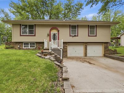 2300 S Harding St, Oak Grove, MO, 64075