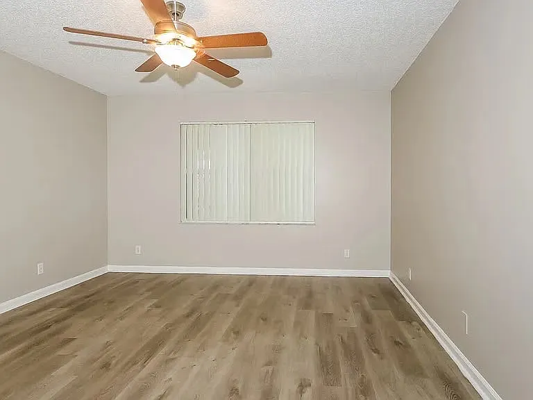 116 Waterway Rd — Photo 3