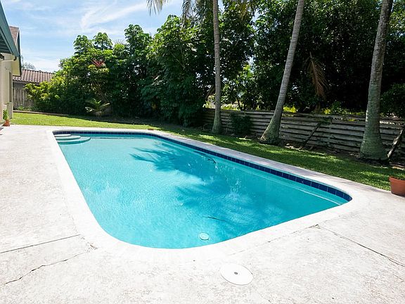 1289_nw_14_st_MLS_HID1118115_ROOMpool