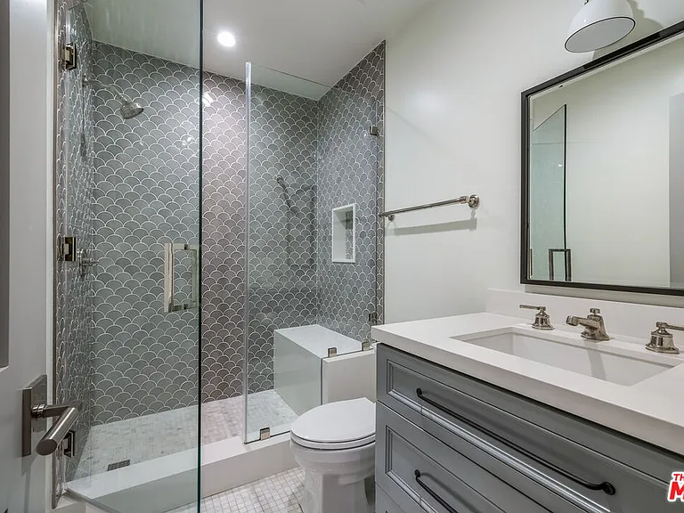 703 Bayview Dr — Photo 26