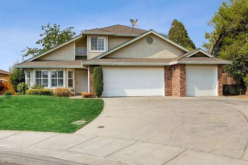 1047 Erdman Way photo 1