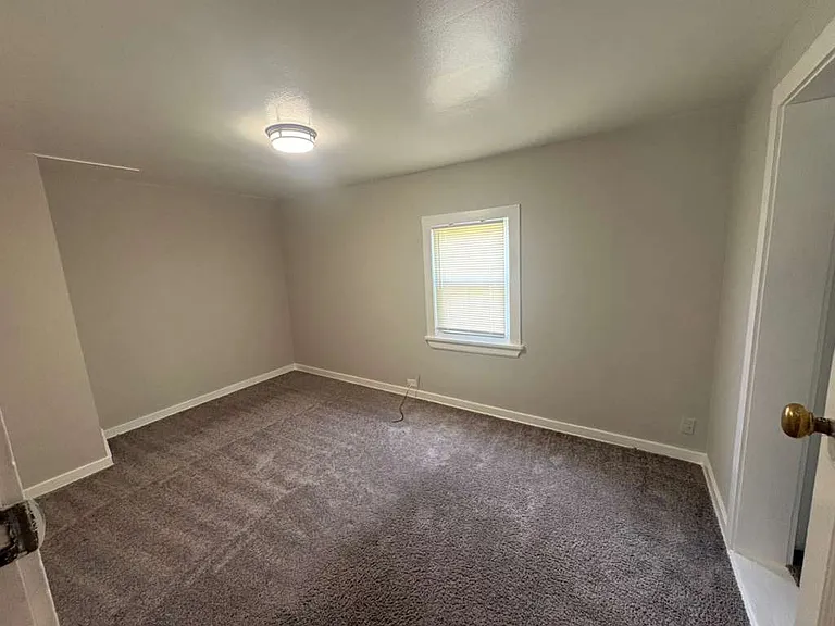 3130 W 33rd St #1 — Photo 5