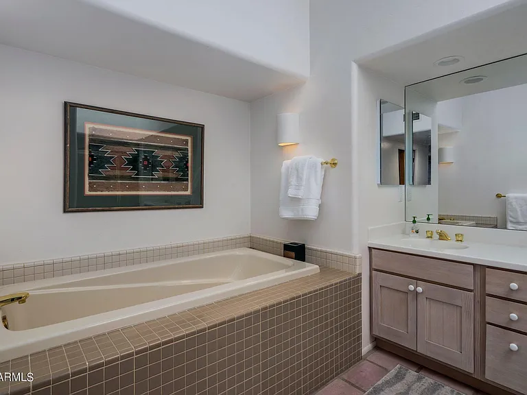 10111 E Graythorn Dr — Photo 9