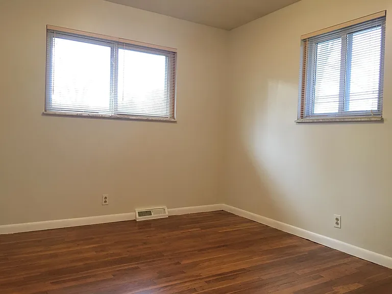 5260 Daniels Dr — Photo 17