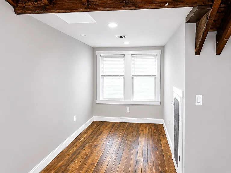 418 N. Mechanic Street — Photo 4