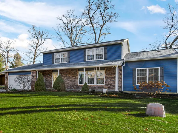 77 Oaktree Dr, Valparaiso, IN 46383