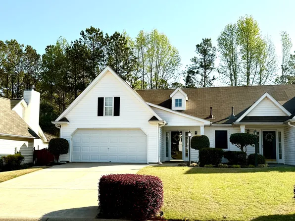 30 Courtyard Dr, Newnan, GA 30265