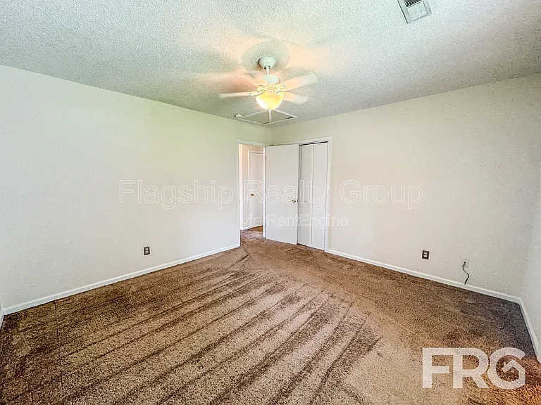 2108 E 3rd St #B — Photo 16