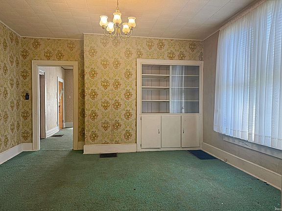 5th image of 321 SE 7th St