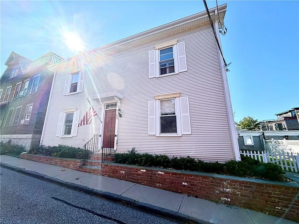 13 Holland St #1