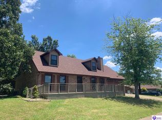 980 Hillcrest Dr, Radcliff, KY 40160