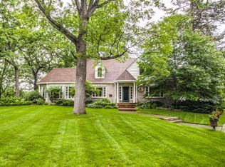 713 Drillane Rd N, Hopkins, MN 55305