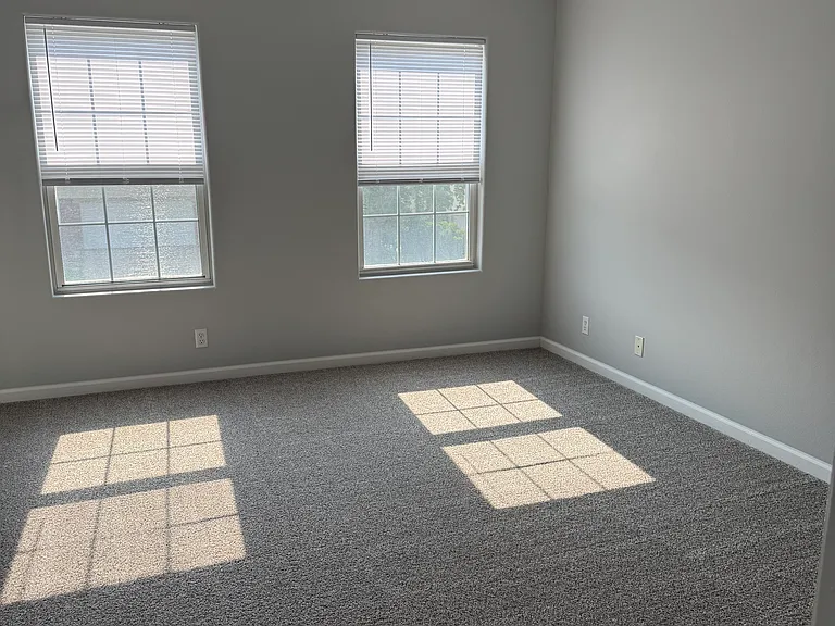 6402 S 167th Ave — Photo 11