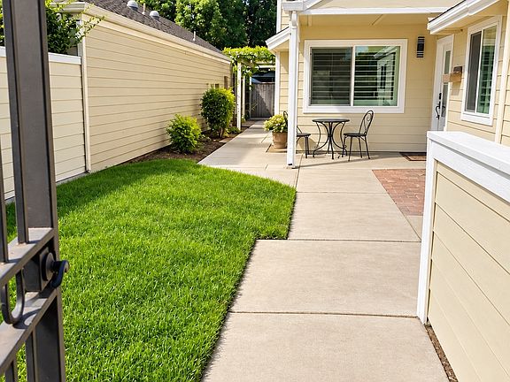 2nd image of 1761 Cape Cod Cir