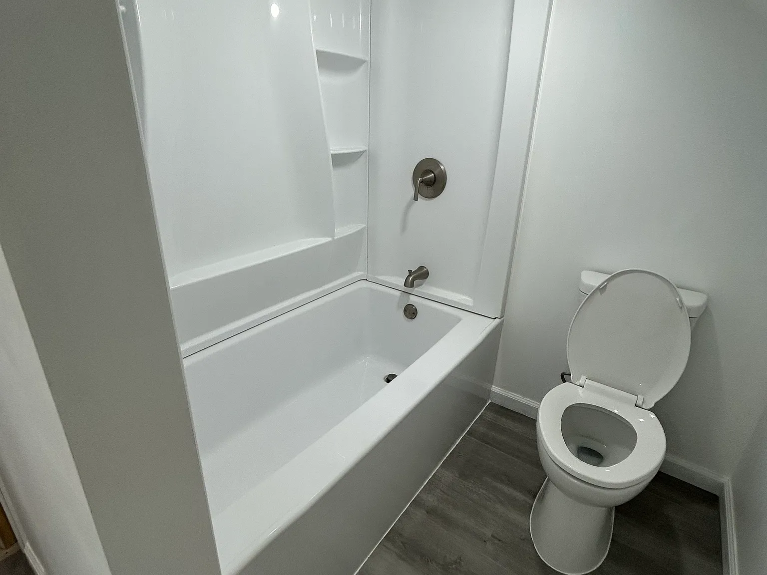 Studio, $999 — Photo 3