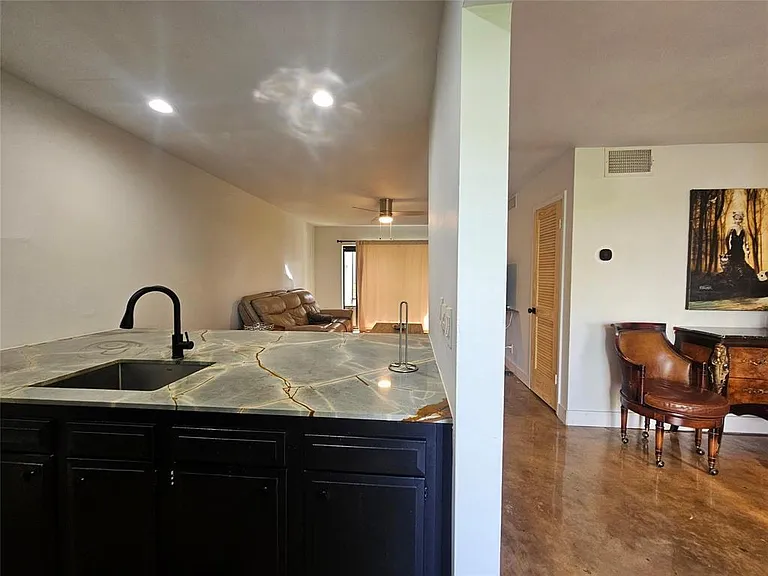 825 NW 13th St #110 — Photo 3
