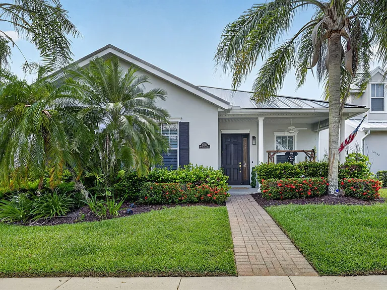 10542 SW Westlawn Blvd — Photo 3