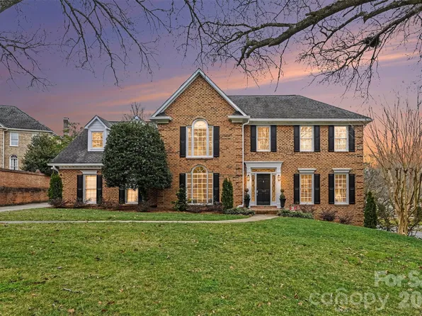 1015 Chelsea Pl, Matthews, NC 28105