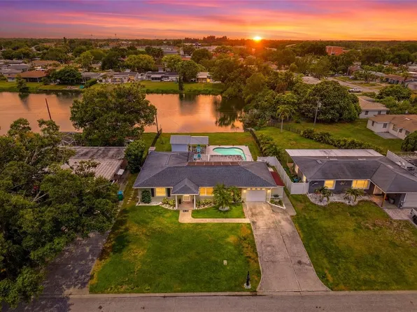 4822 60th Way N, Kenneth City, FL 33709