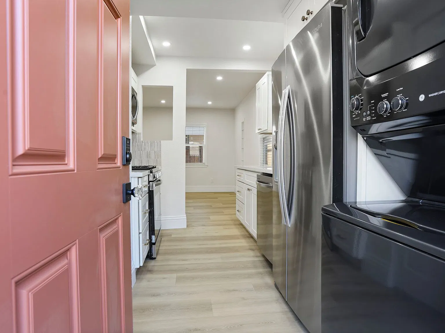 2 bed, 1.0 bath, 800 sqft, $2,100 — Photo 2