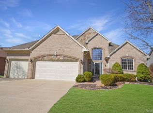 21327 Carlton Dr, Macomb, MI