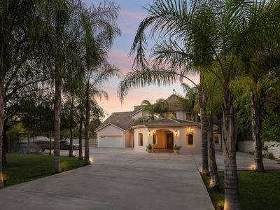 23061 Oxnard St, Woodland Hills, CA, 91367