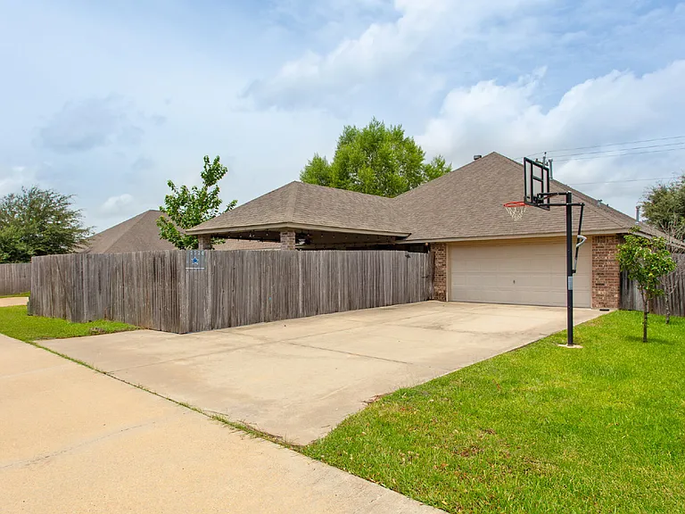 1120 Eagle Ave — Photo 30