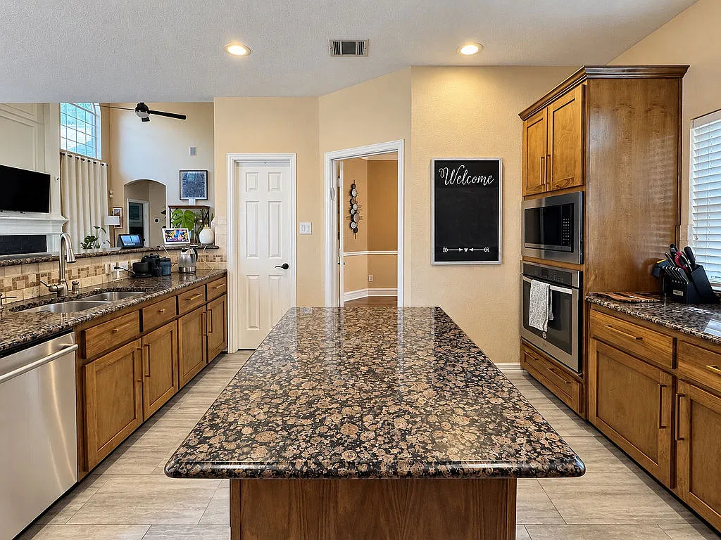 4 bed, 3.5 bath, 3198 sqft, $5,500 — Photo 3
