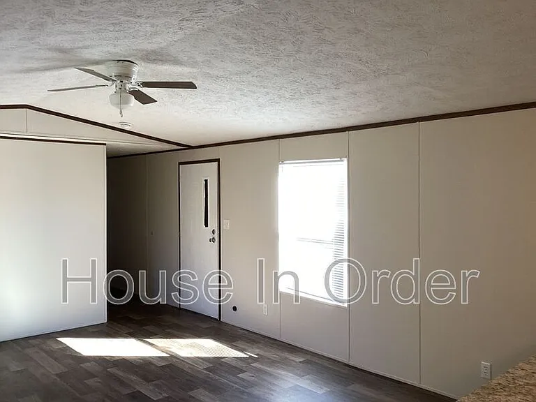 109 Shamrock Park Dr — Photo 10
