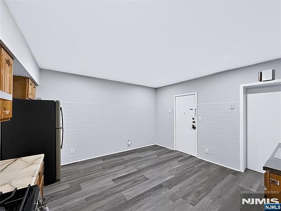 4th image of 155 Lafayette St 1