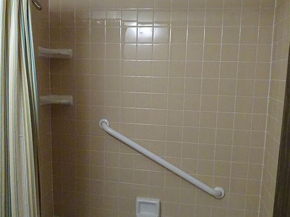 4th image of 2929 Sunnyside Dr APT B225
