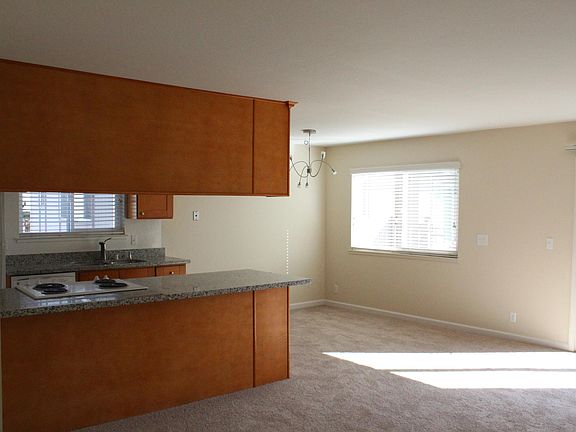 5th image of 10301 Alpine Dr #5