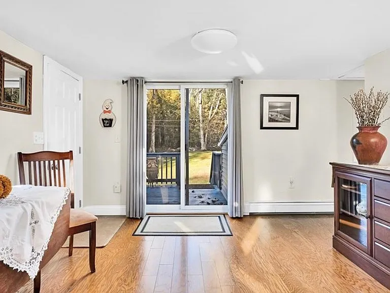 2BED2BATH HOME - DINING ROOM