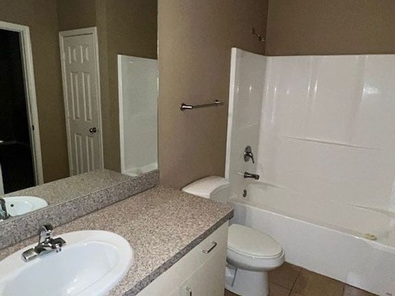 5th image of 118 W Lagrange St APT 8