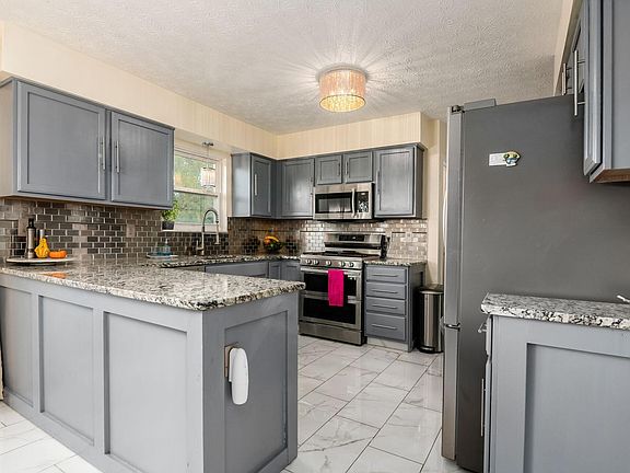 5th image of 3276 Bidlington Dr