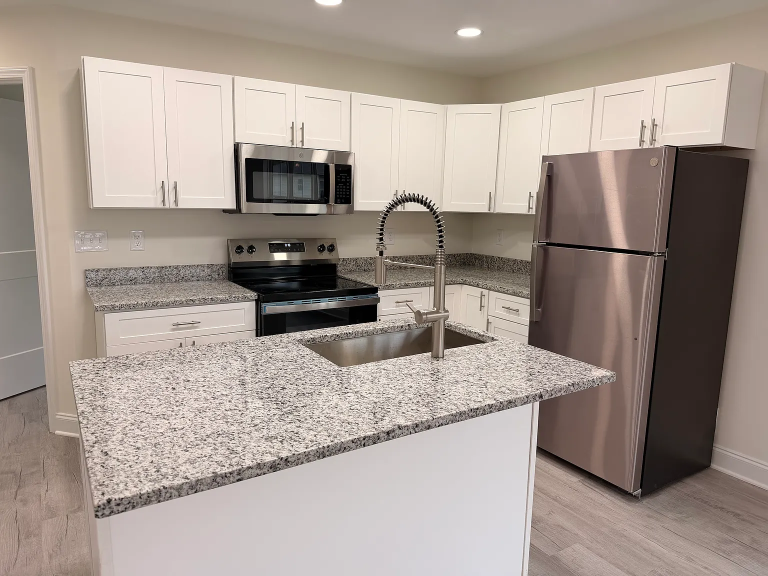 4 bed, 1313 sqft, $2,000 — Photo 4