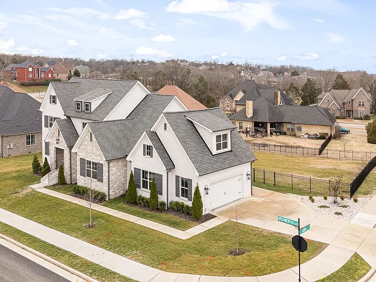 805 Regimental Dr — Photo 4