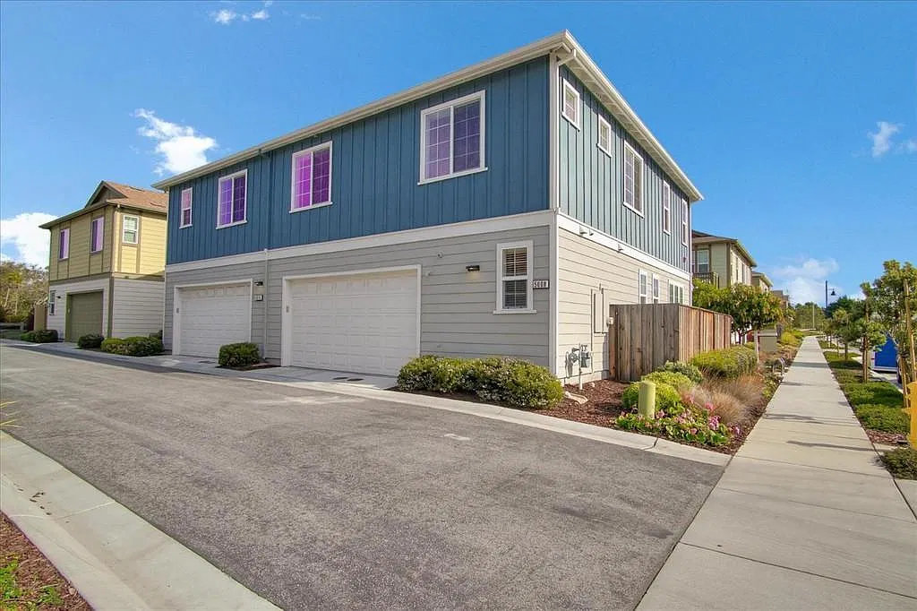 4 bed, 2.5 bath, 1896 sqft, $4,500 — Photo 4