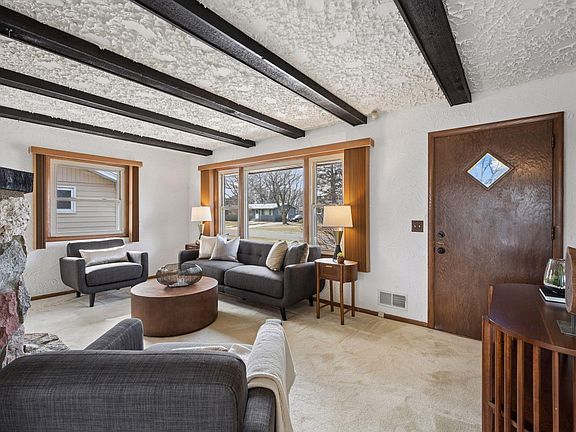 5th image of 5526 Unity Ave N