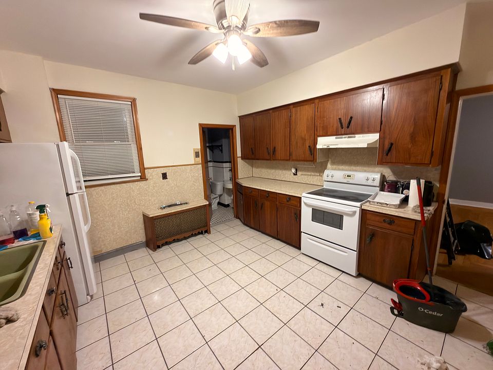 1st image of 34 Coen St #1