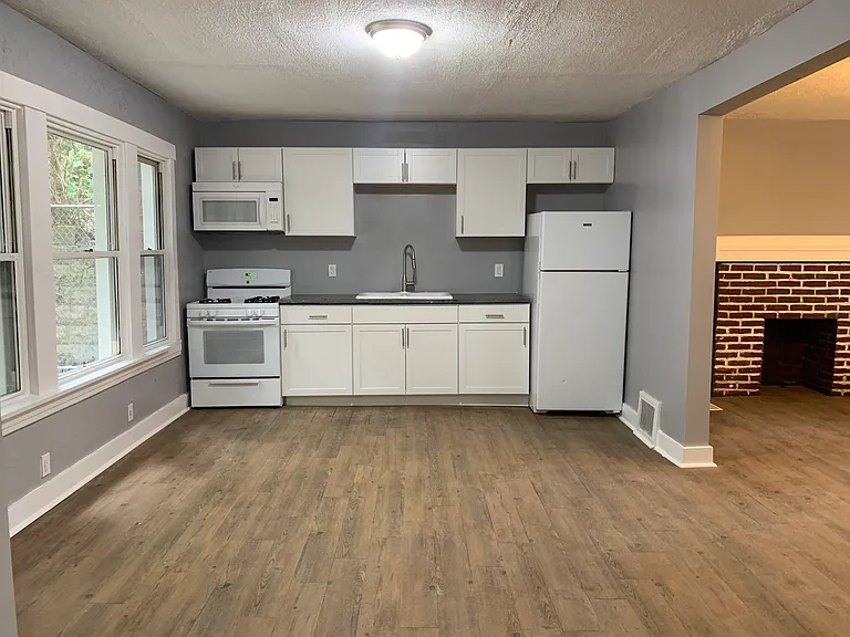 604 Haverhill St — Photo 5