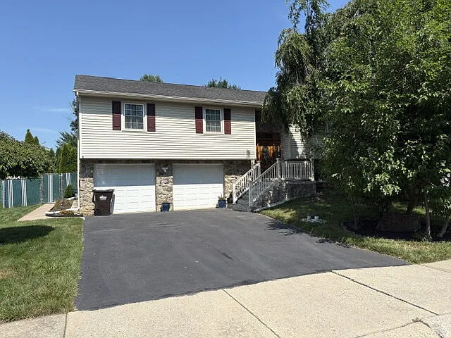 5 bed, 3.0 bath, $3,000 — Photo 1