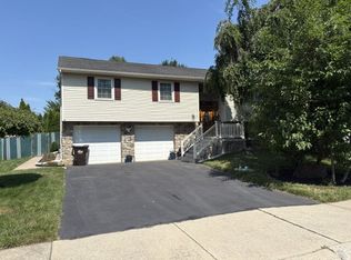 2860 Southwick Dr, Lancaster, PA 17601